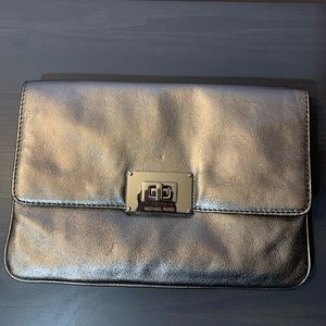 MICHAEL by Michael Kors clutch🌻